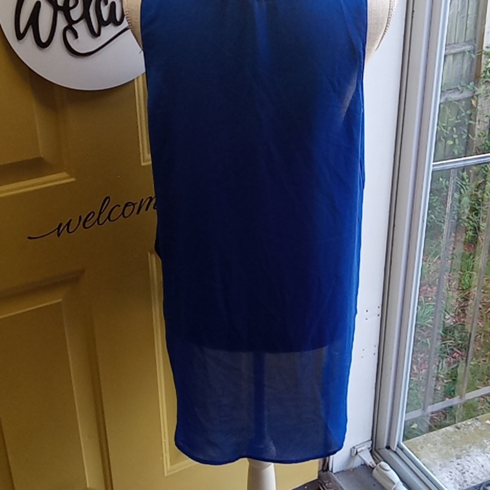 Woman's Top - Picture 2 of 3